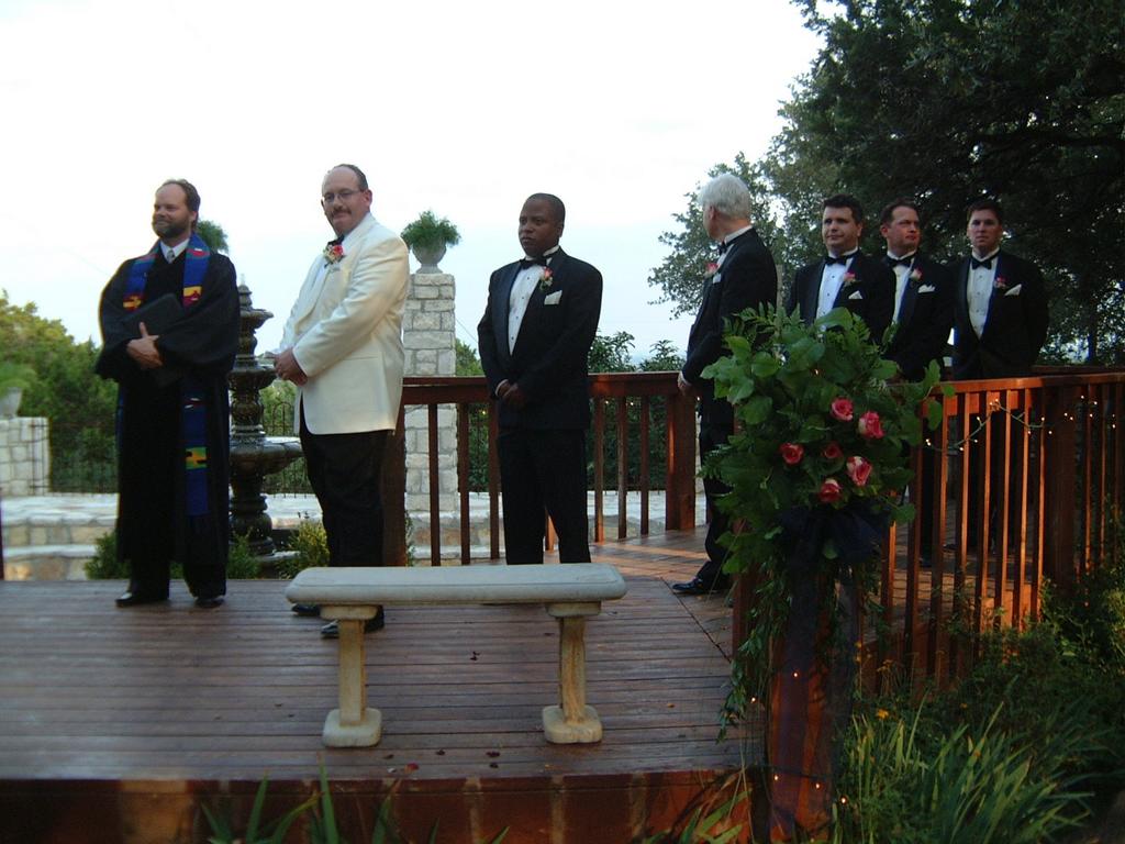 2003/10(Oct)/03(Urbik-Wedding)/1024x768_2003-10-05 18-02-42.JPG
